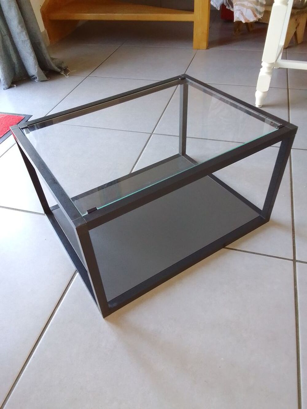 Etag&egrave;re en m&eacute;tal avec une partie en verre Meubles