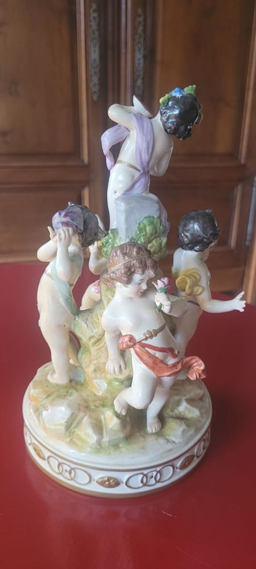 GROUPE PORCELAINE VOLKSTEDT (d&eacute;but 20 i&egrave;me si&egrave;cle) 