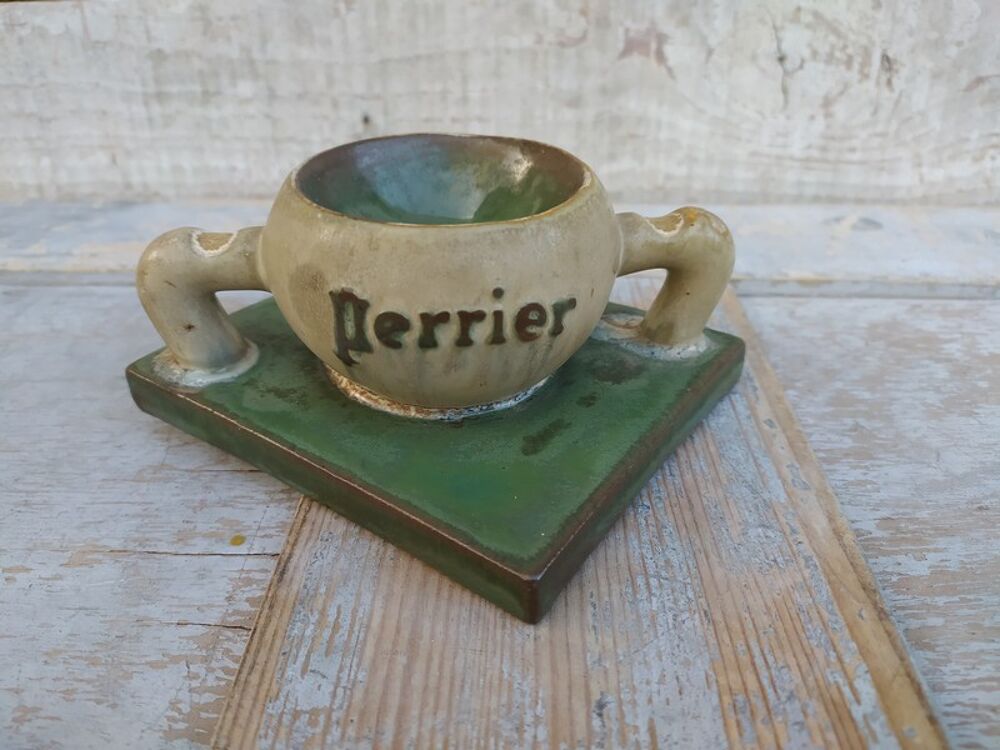 Cendrier Publicitaire Perrier C&eacute;ramique &Eacute;maill&eacute;e. 