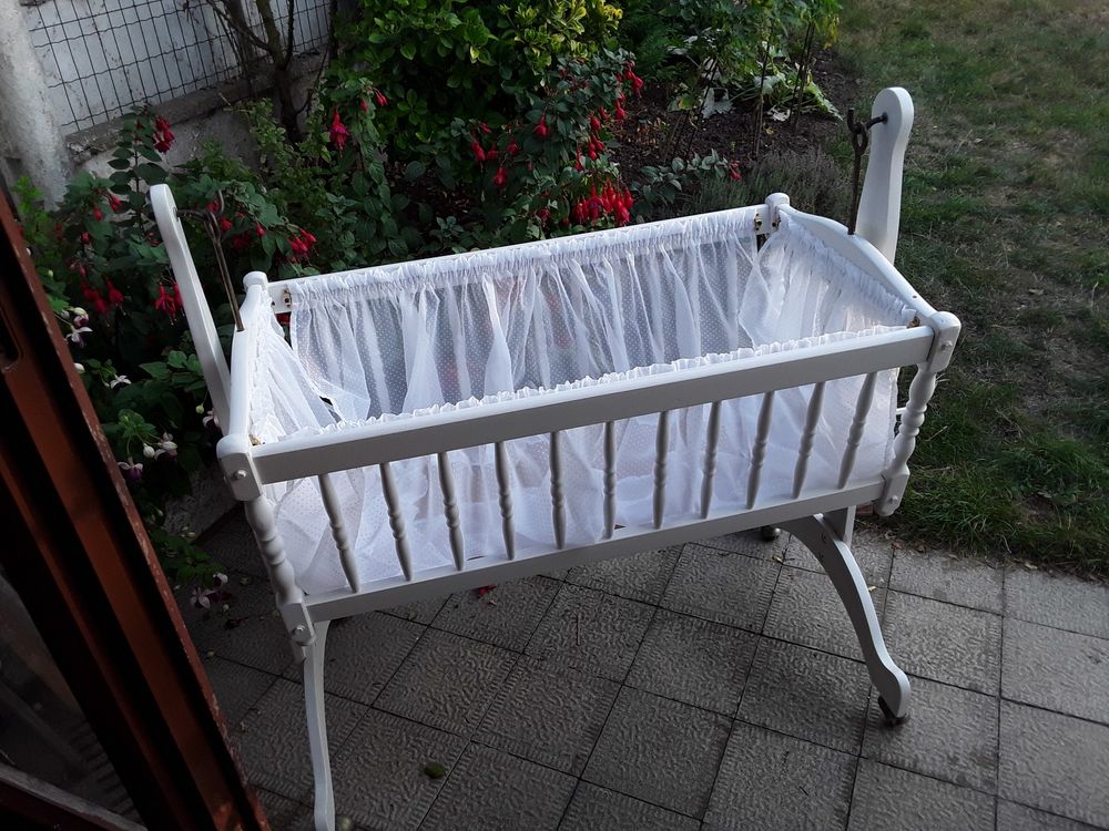 Berceau en bois avec syst&egrave;me de bascule Mobilier enfants