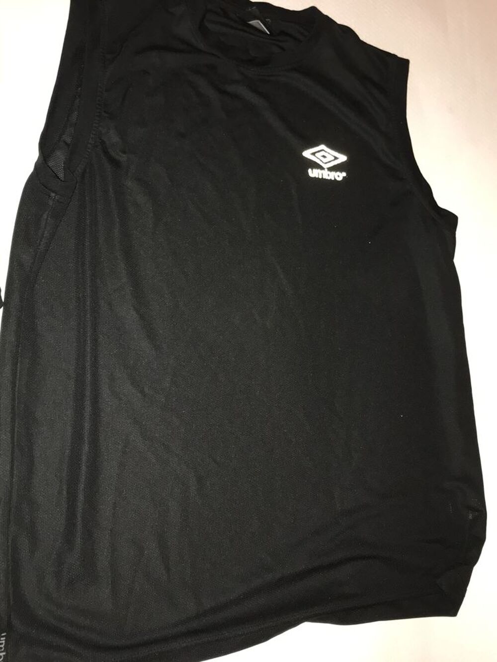DEBARDEUR NOIR UMBRO T. L Vêtements