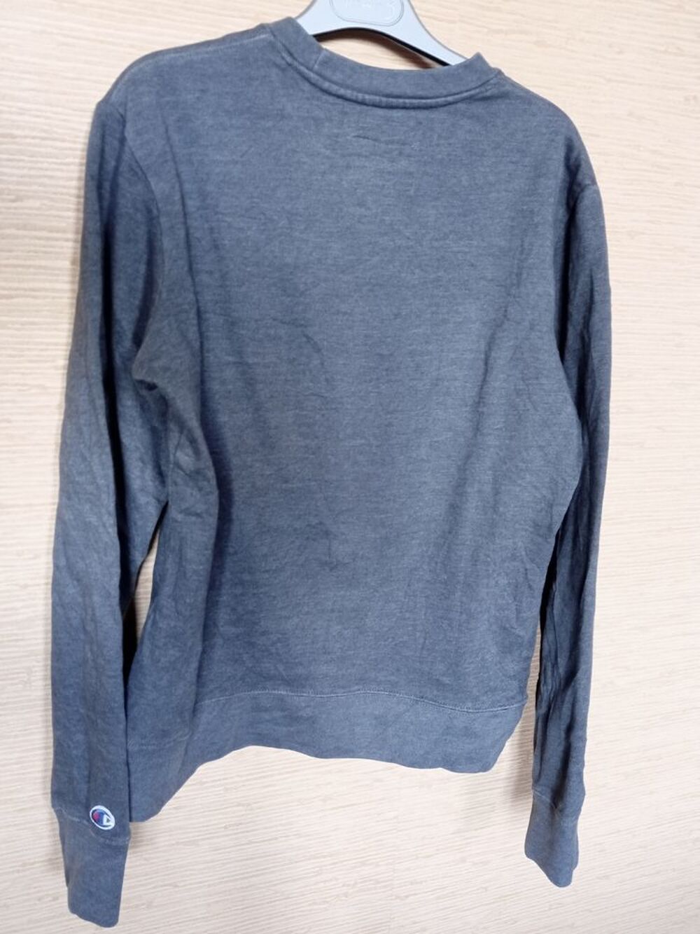 Sweat &agrave; manches longues gris Champion Vêtements