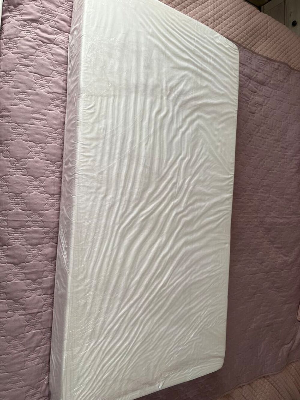 Matelas lit b&eacute;b&eacute; 
&Eacute;tat impeccable Puériculture