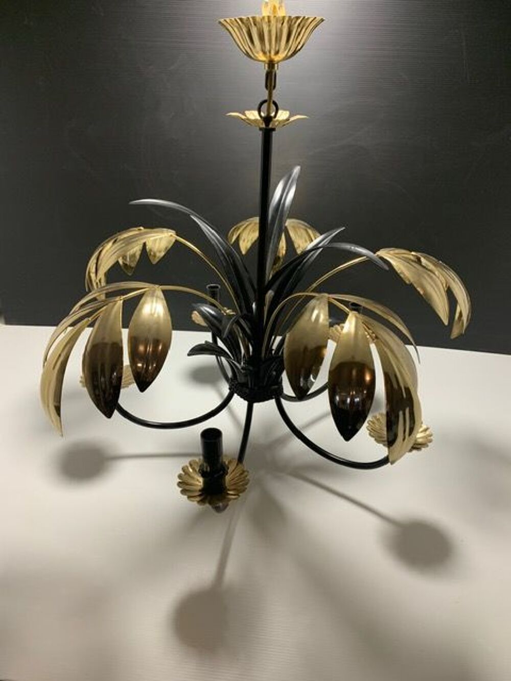 Lustre salon motif feuillage Décoration