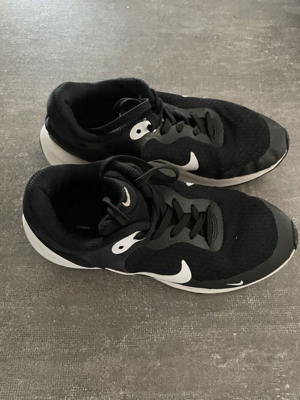 Baskets Nike noires et blanches NIKE Taille 36 Chaussures
