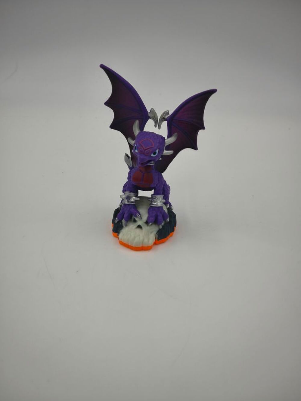 Figurine Skylanders Giants Cynder Base (Model 85000888) Consoles et jeux vidéos