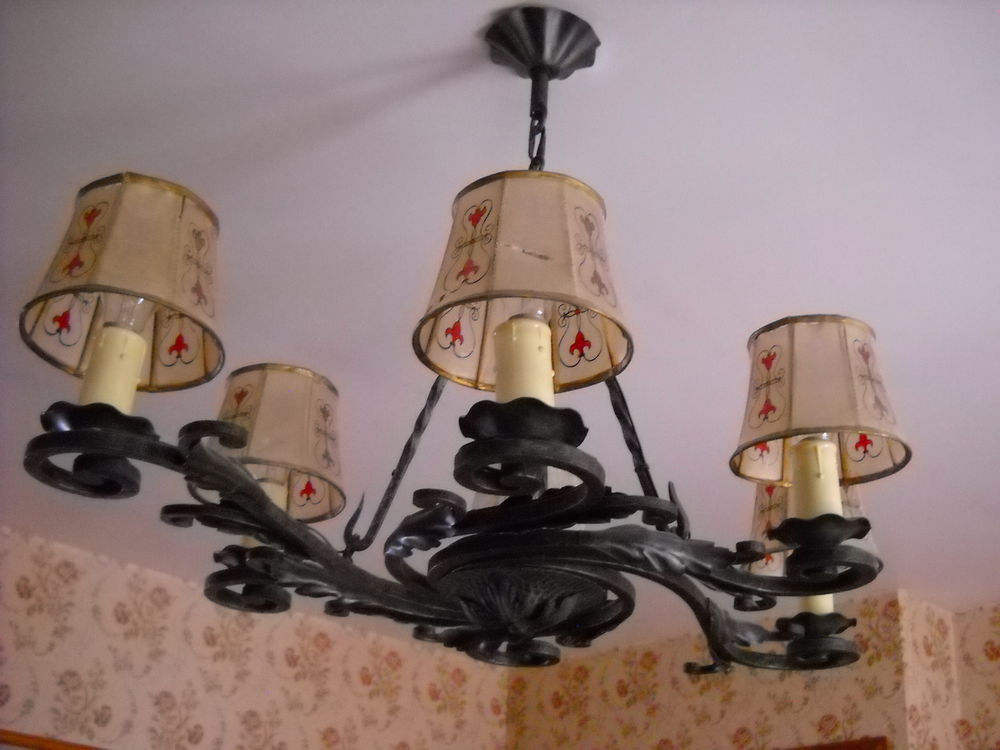 lustre en fer forg&eacute; Décoration