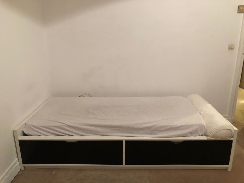 Lit blanc 1 place 90X200+sommier lattes+2 tiroirs noirs Meubles