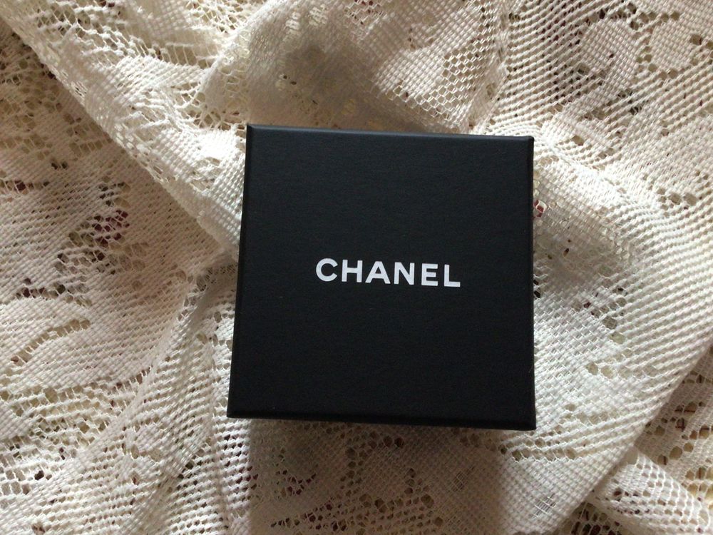 Bo&icirc;te &agrave; bague chanel Bijoux et montres