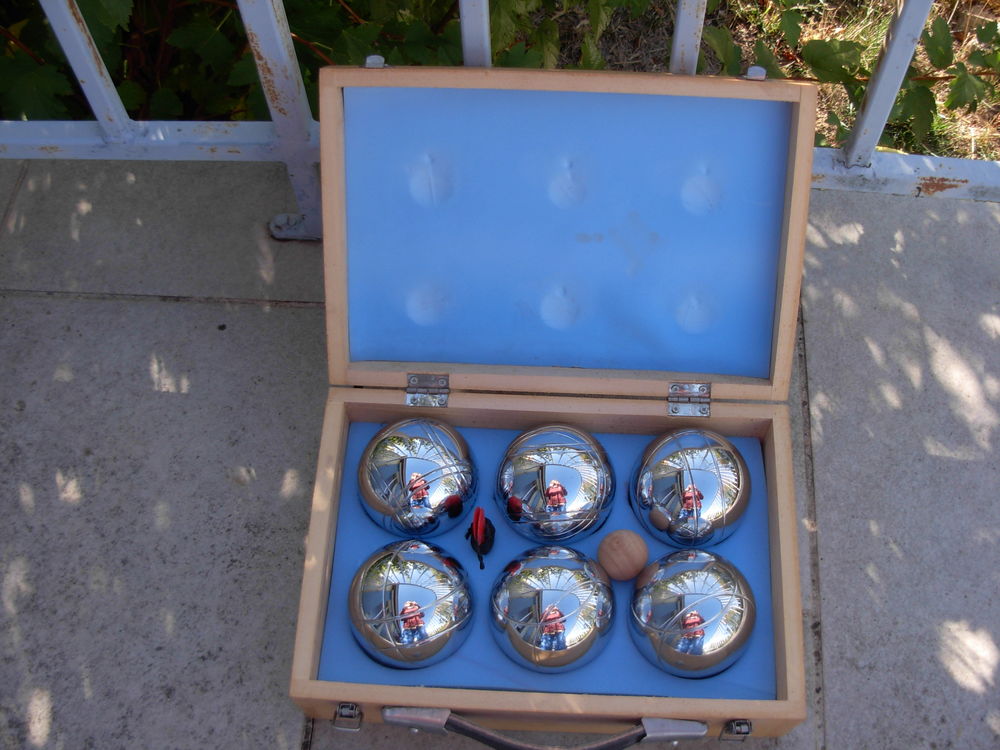 6 boules de p&eacute;tanque cochonnet cordelette de mesure coffret Sports