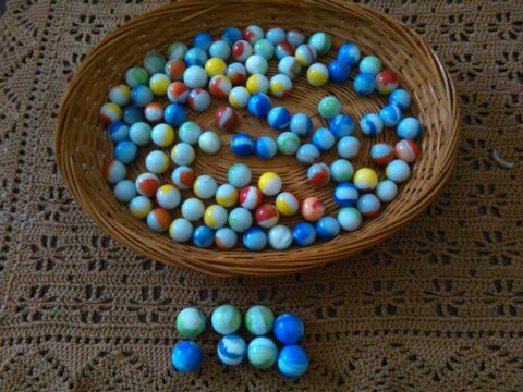 99 billes et 8 calots en opaline 10 Roquefort-les-Pins (06)