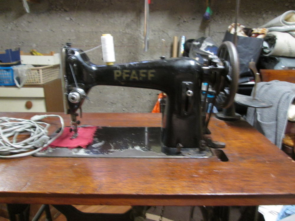 Ancienne Machine a coudre de marque PAFF Meubles
