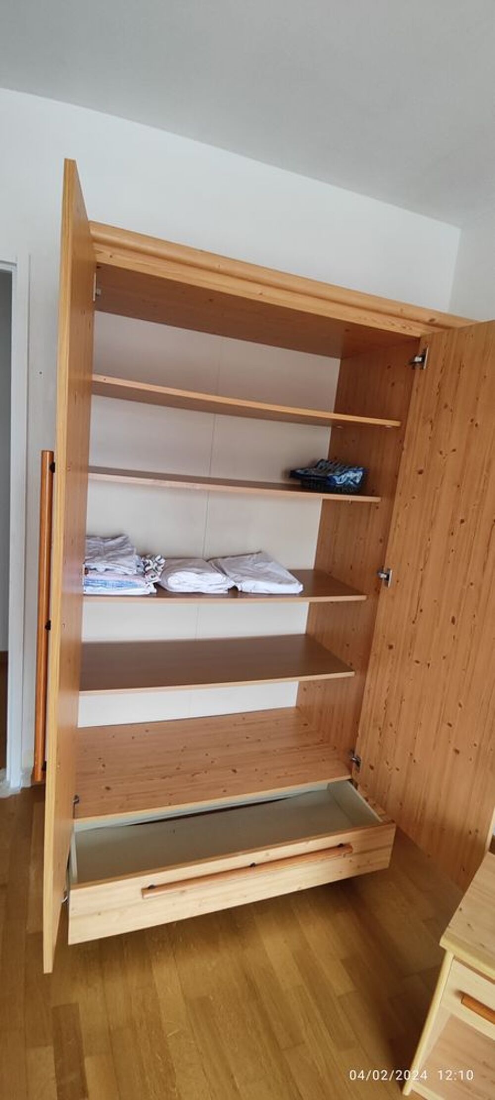Armoire de Chambre 3 portes et meuble de chevet Meubles