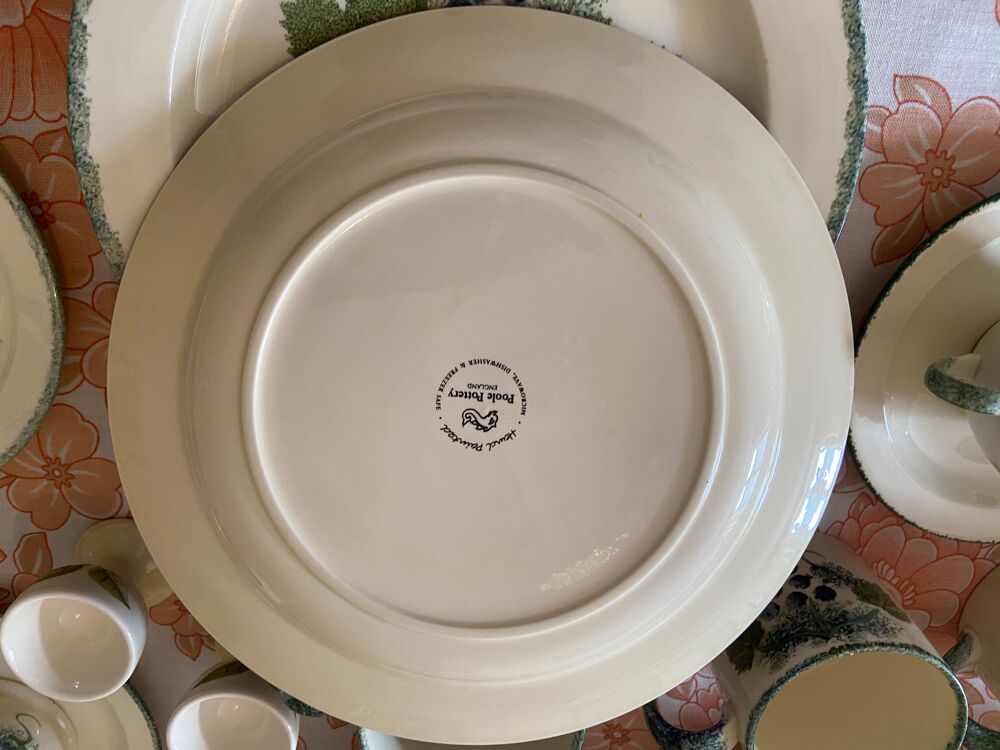 26 pi&egrave;ces de vaisselle Poole Pottery - s&eacute;rie "Vineyard" Cuisine