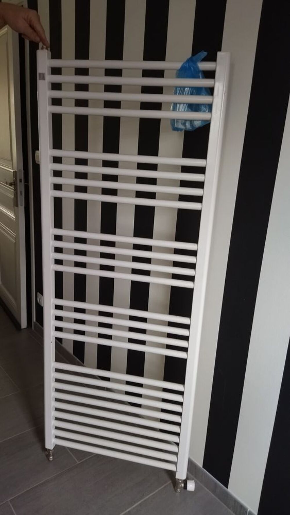 Radiateur porte serviettes chauffage central 
Comme neuf Bricolage