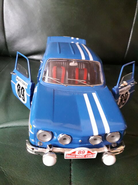 RENAULT R 8 GORDINI BLEU 1967 . ECHELLE 1 \ 18. 30 Fr�vent (62)