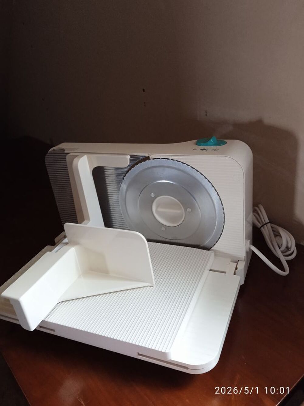 trancheuse &eacute;lectrique soit pain ou viande Electroménager