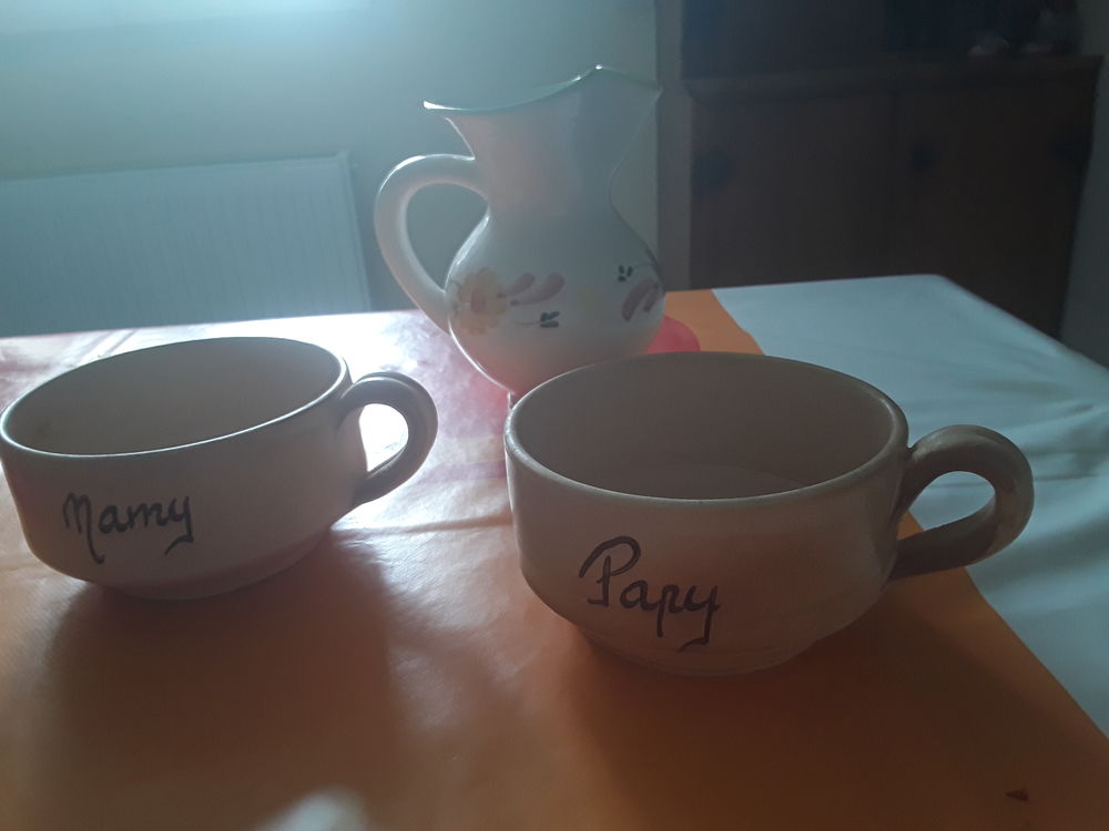 2 Bols petit d&eacute;jeuner avec une carafe Cuisine