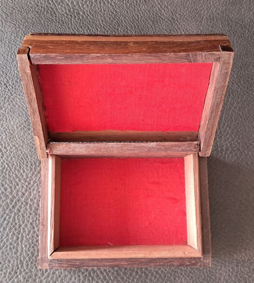 bo&icirc;te en bois et marqueterie Décoration