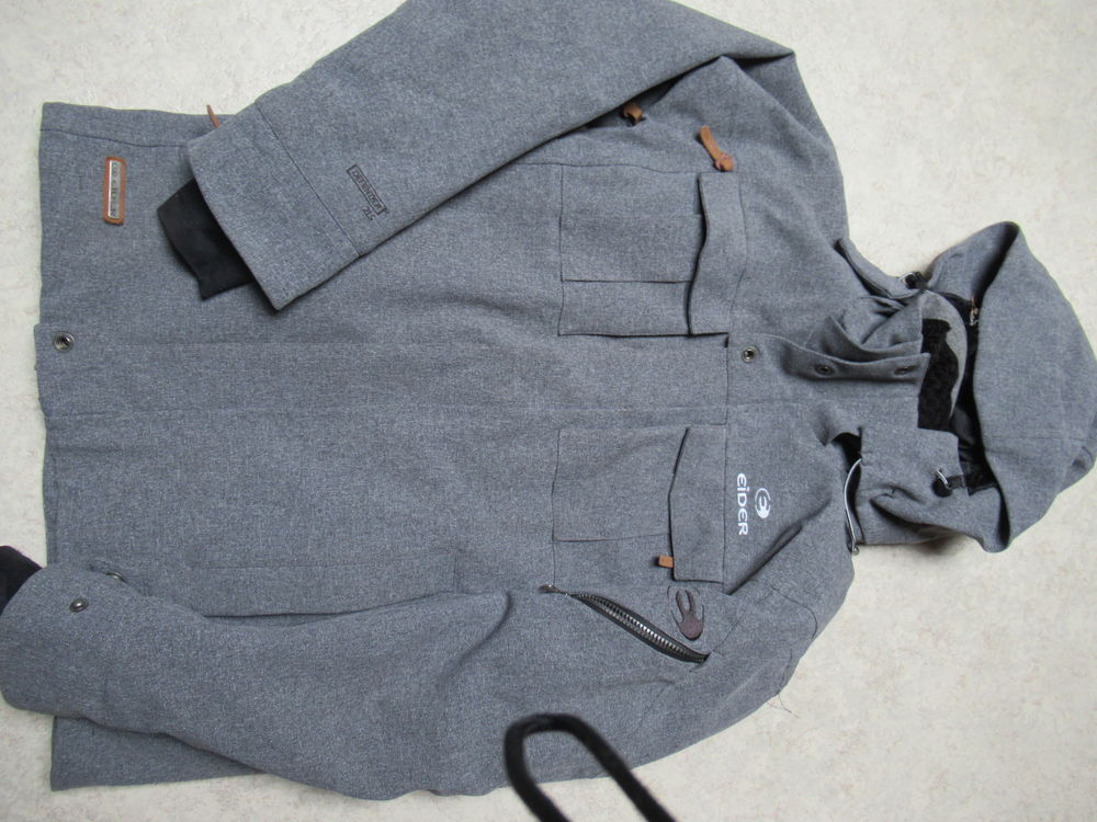 veste de montagne ou ski EIDER grise
pantalon de montagne Vêtements