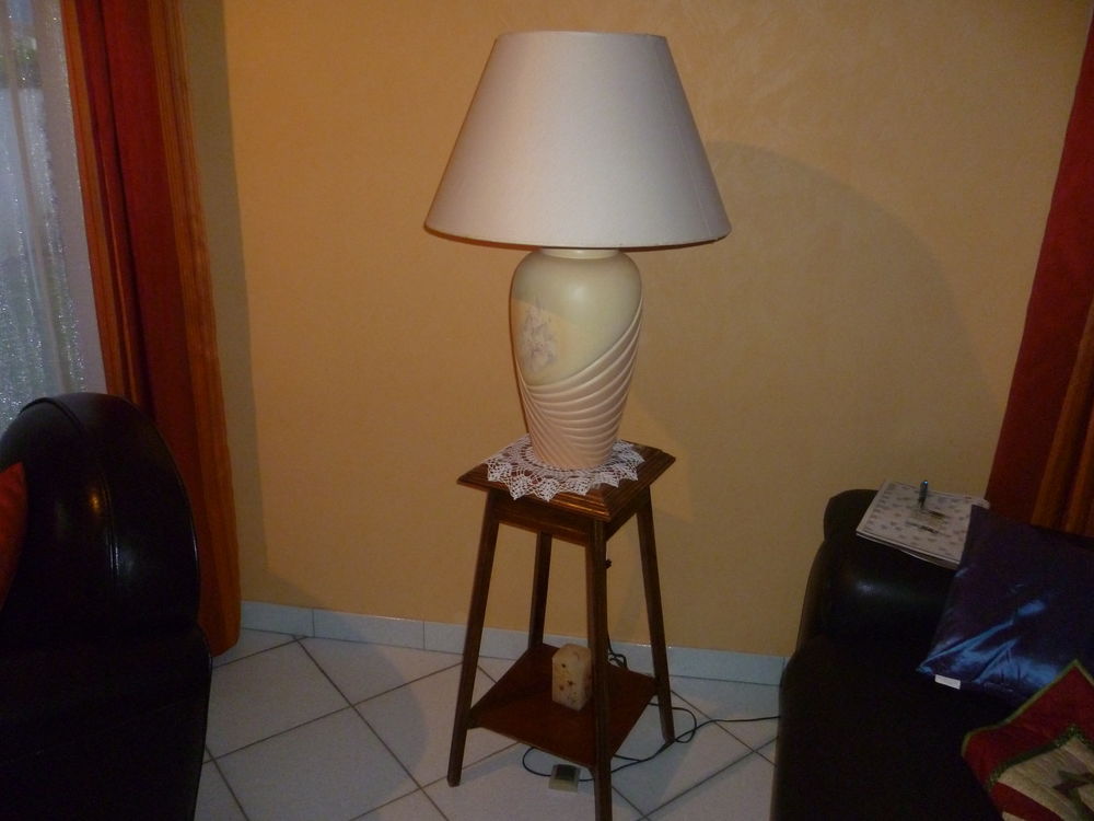 GUERIDON + BELLE LAMPE Décoration