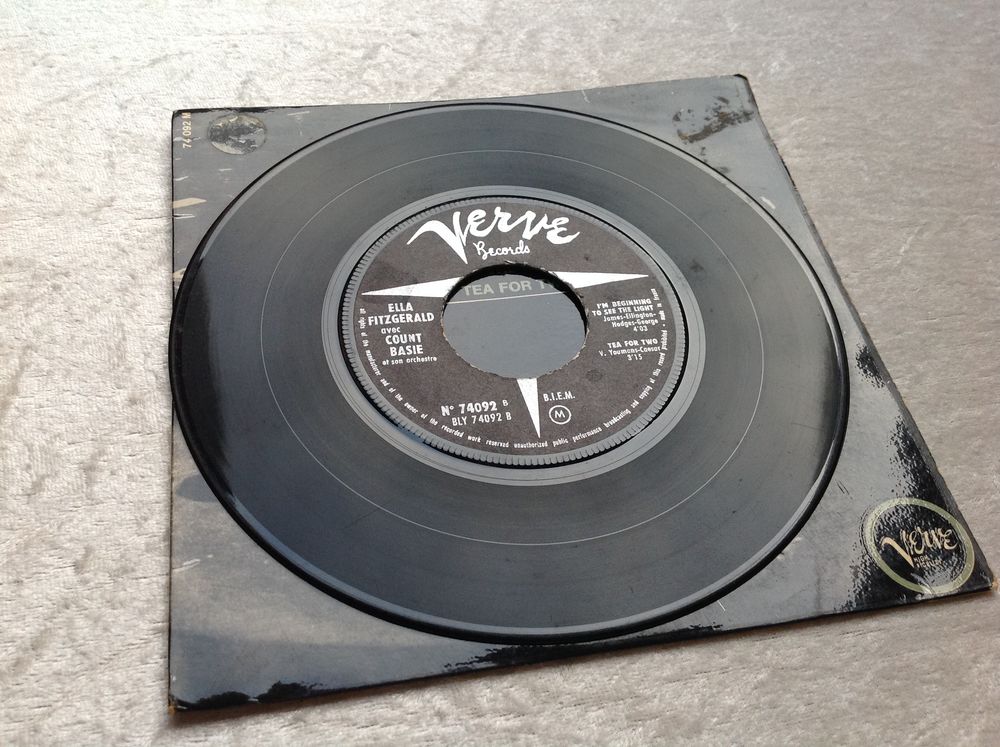 ELLA ET BASIE 4 TITRES DONT TEA FOR TWO Envoi Possible
CD et vinyles