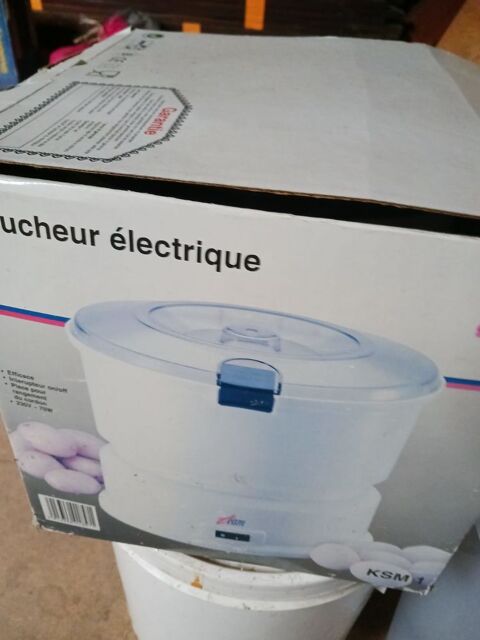 plucheur de pommes de terre  5 Challes-les-Eaux (73)