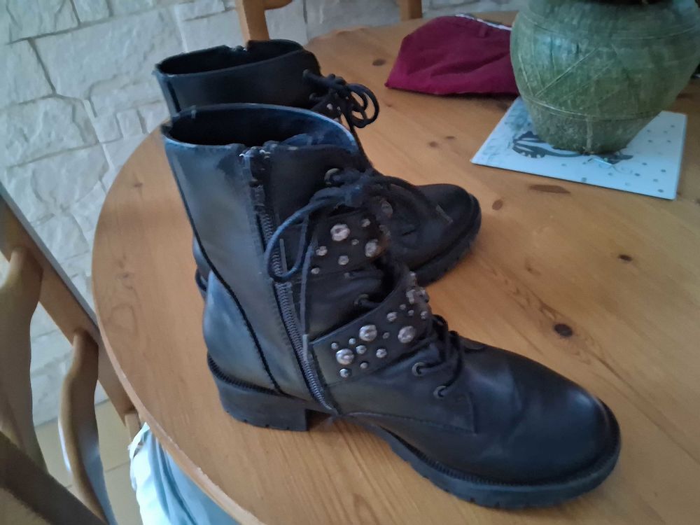 bottines peu portees tres bon etats Chaussures