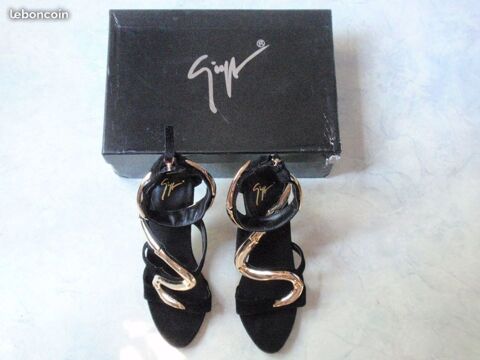 Sandale en forme de serpent dor� neuf. 60 Lyon 2 (69)