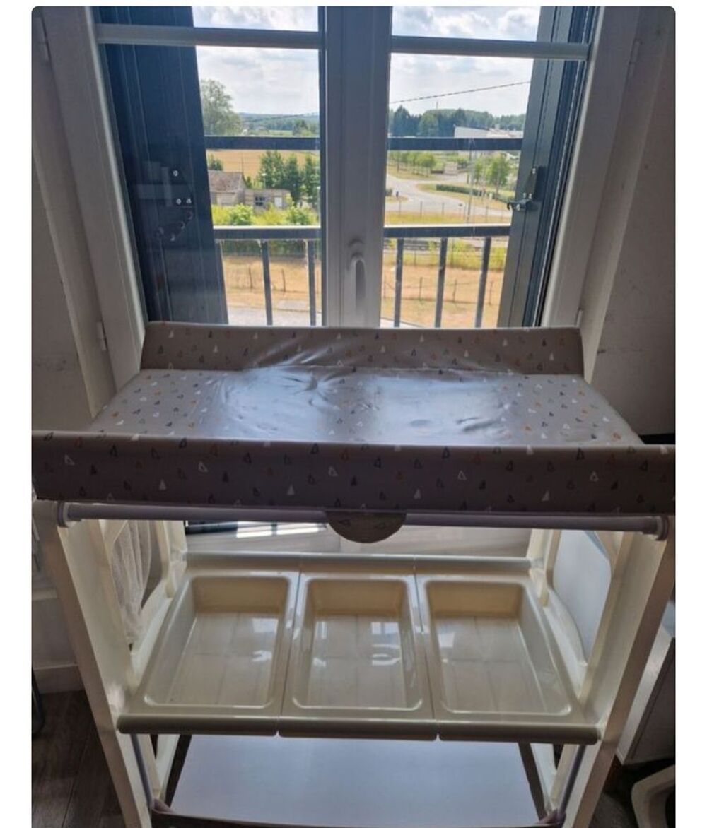Table &agrave; langer Puériculture