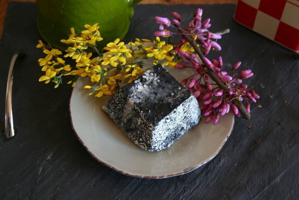   FROMAGERIE EN PLEINE NATURE AVEC TERRAIN DE 6 HA, VILLA, BATIMENTS ET MATERIEL COMPLET. 