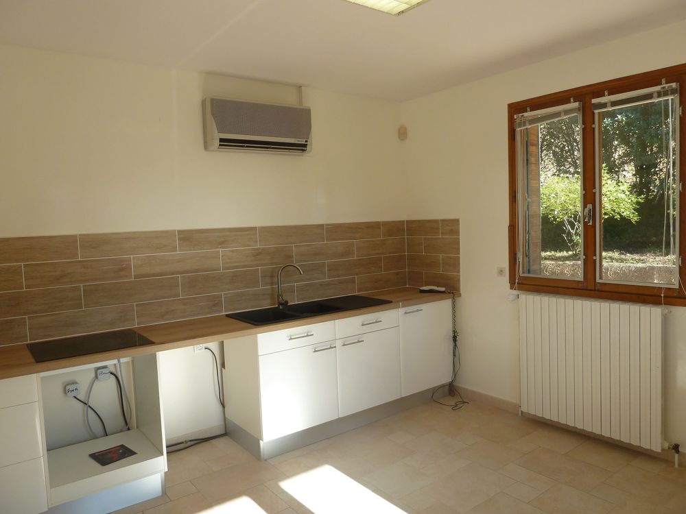 Location Appartement appartement dans villa avec extérieur Aubenas