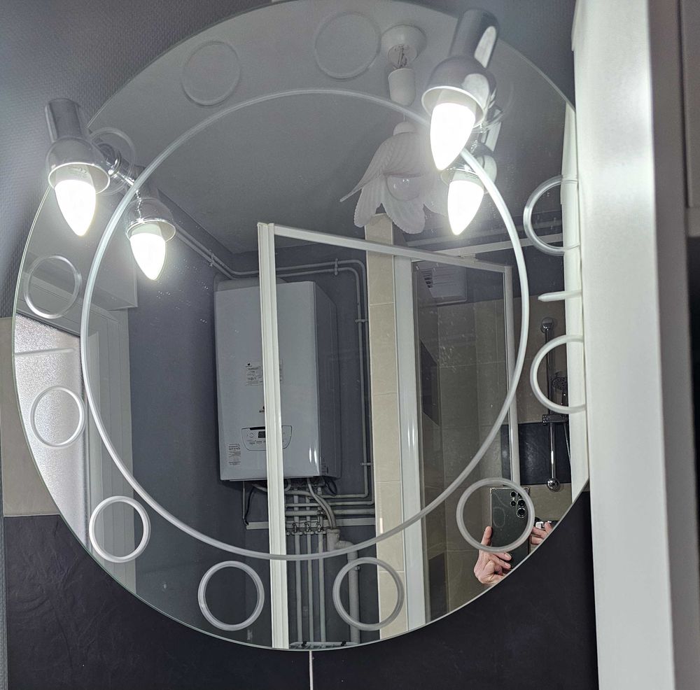 miroir rond murale pour salle de bain o&agrave;&sup1; coiffeuse. Décoration