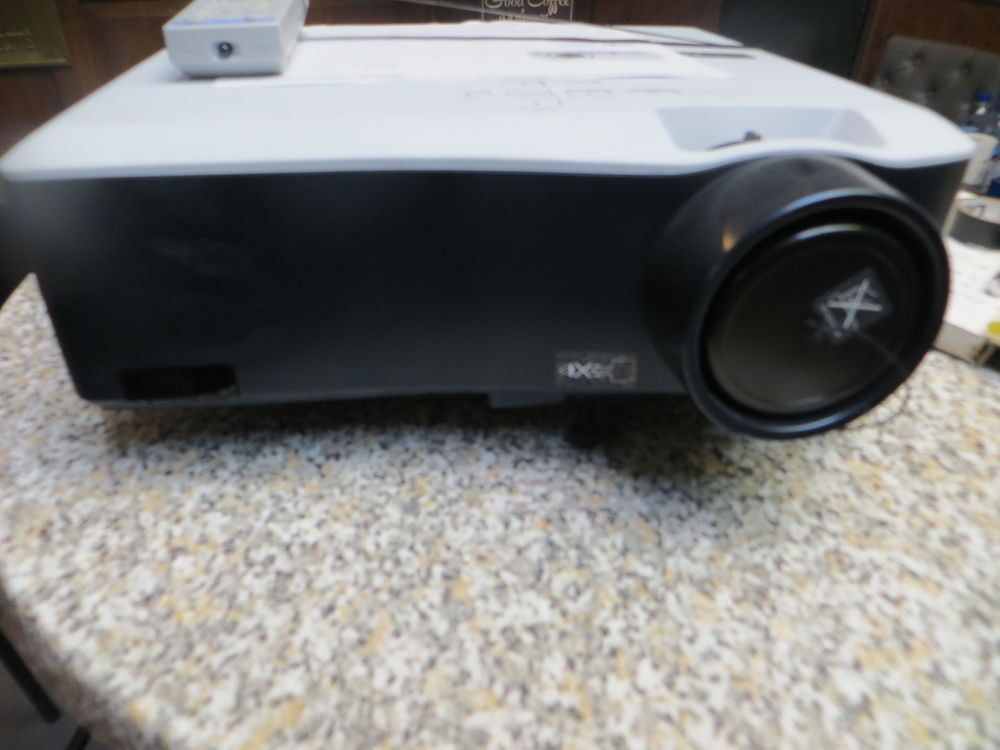 av Vid&eacute;o projecteur Mitshubishi XD 550 Audio et hifi