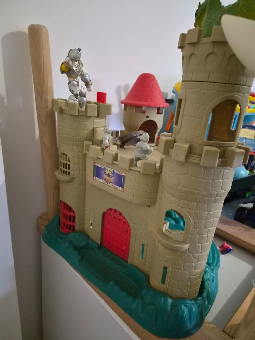 Ch&acirc;teau m&eacute;di&eacute;val jouet avec figurines et dragon Jeux / jouets