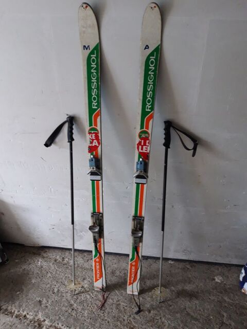Paire de skis et bâtons  90 Gan (64)