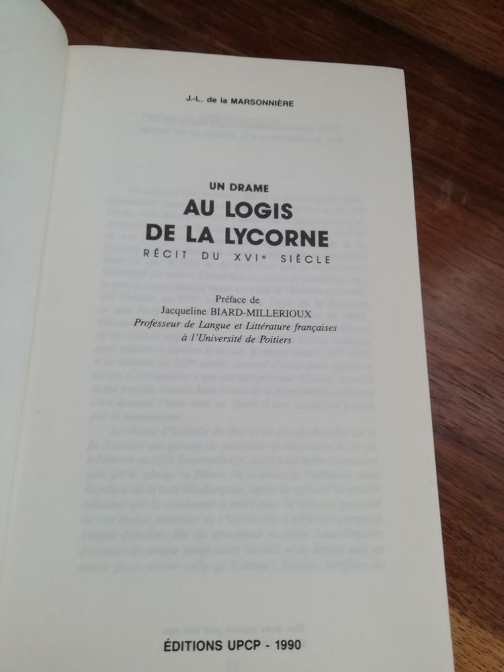 Roman sur la vie de Poitiers en 1539 Au Logis de la Lycorne Livres et BD