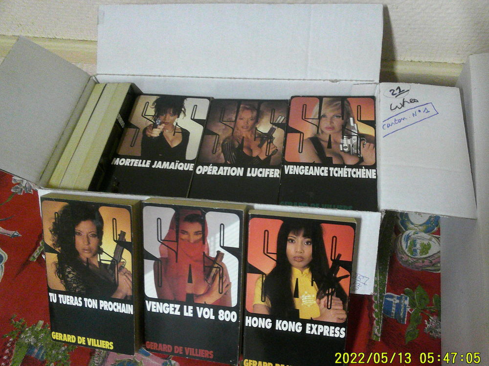 un lot de ( 84 ) Livres . " S.A.S " Livres et BD