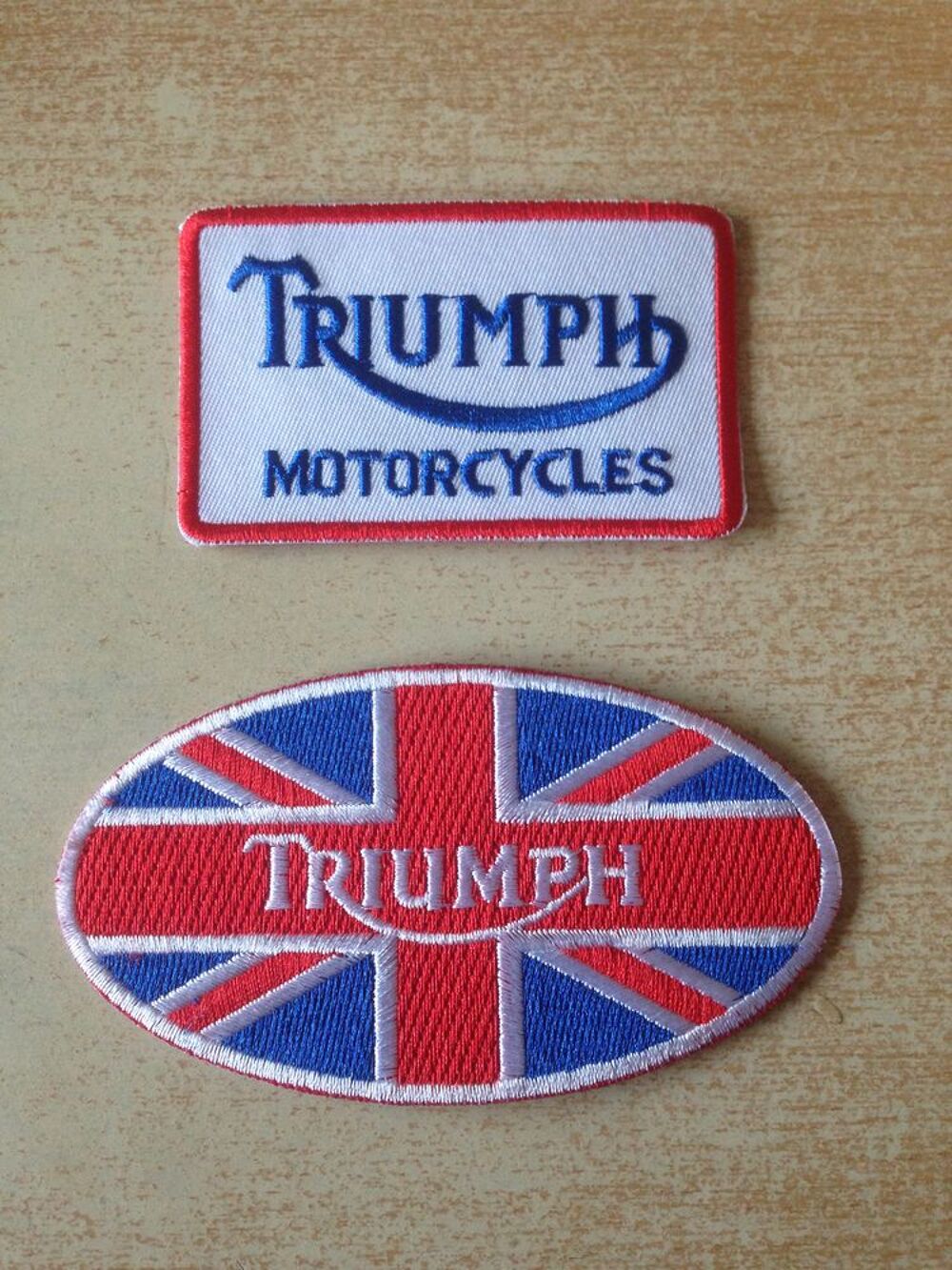 lot de 2 &eacute;cussons brod&eacute;s thermocollants triumph 