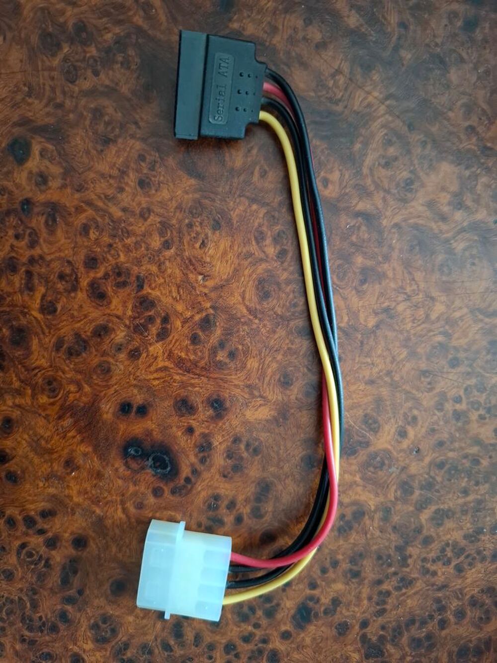 C&acirc;ble d'alimentation 4 broches Molex/Sata 15 cm TBE Matériel informatique