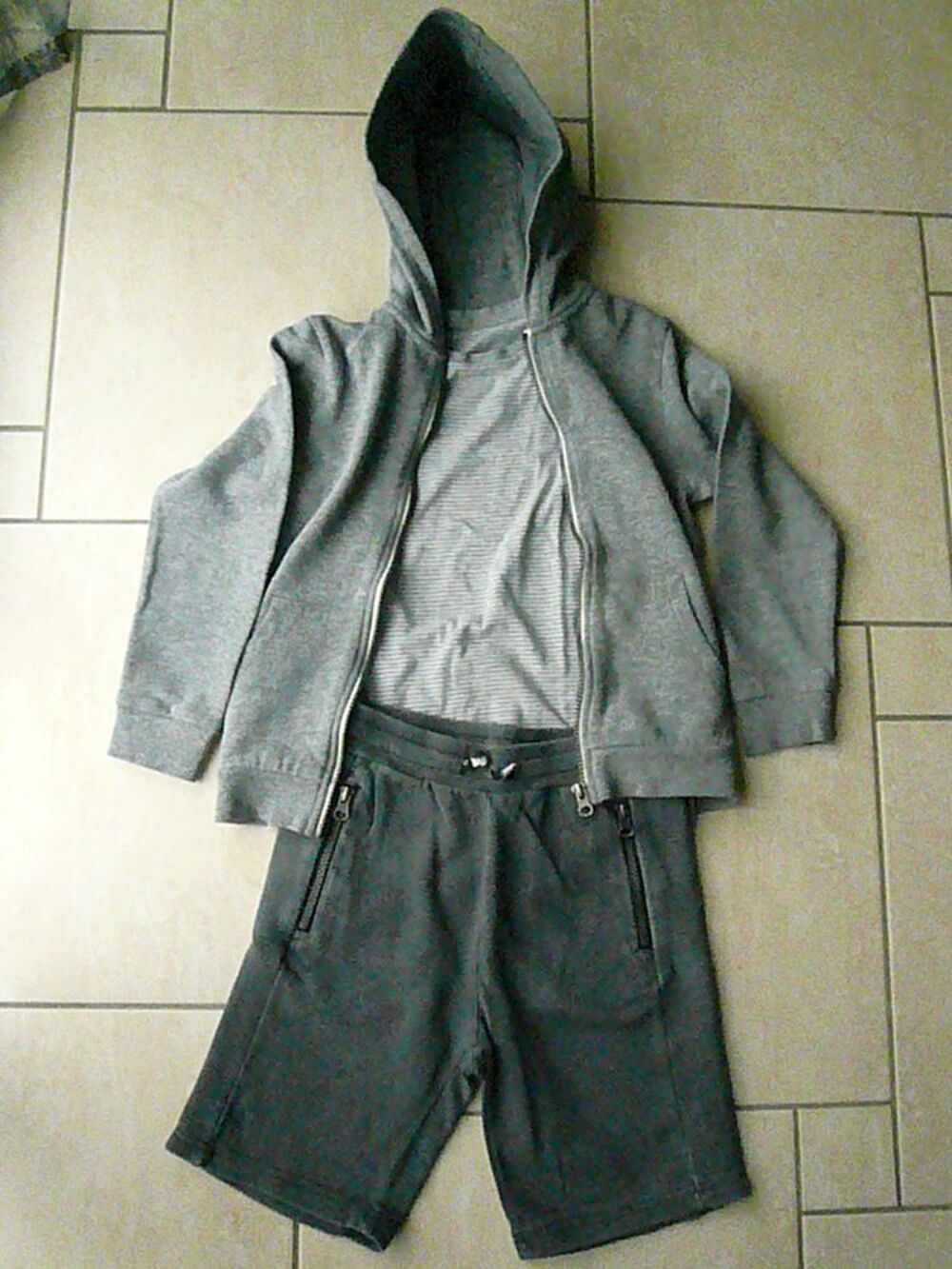Tenue de sport 3 pi&egrave;ces 8 ans (n&deg;5) Vtements enfants