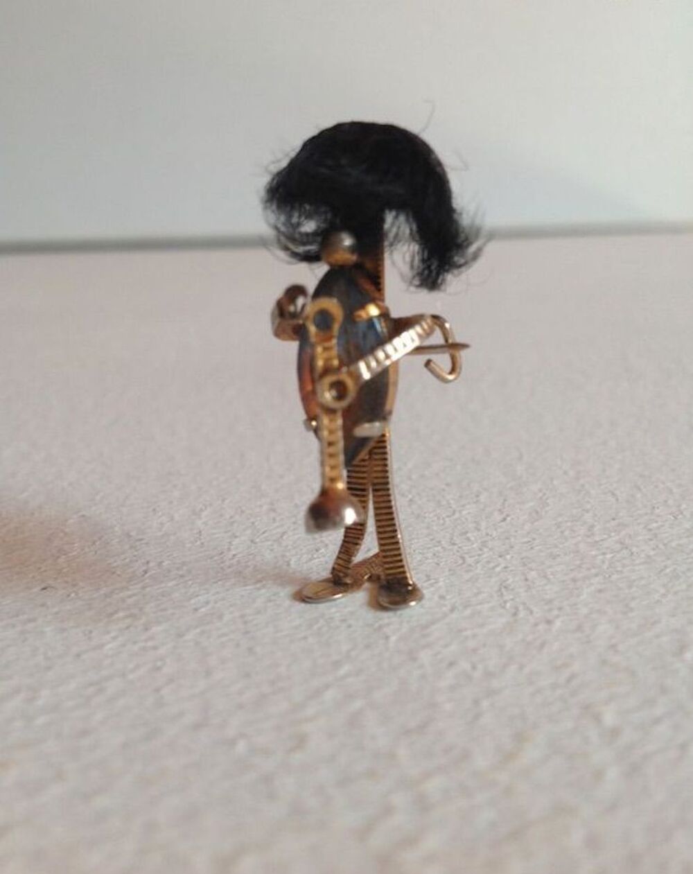BROCHE INSTRUMENTISTE HAUTEUR 3,5cm Envoi Possible
Bijoux et montres