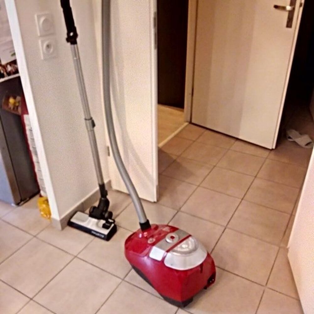 Aspirateur_avec_sac ROWENTA ASPI SILENCE FORCE
PARQUET ROUGE Electroménager