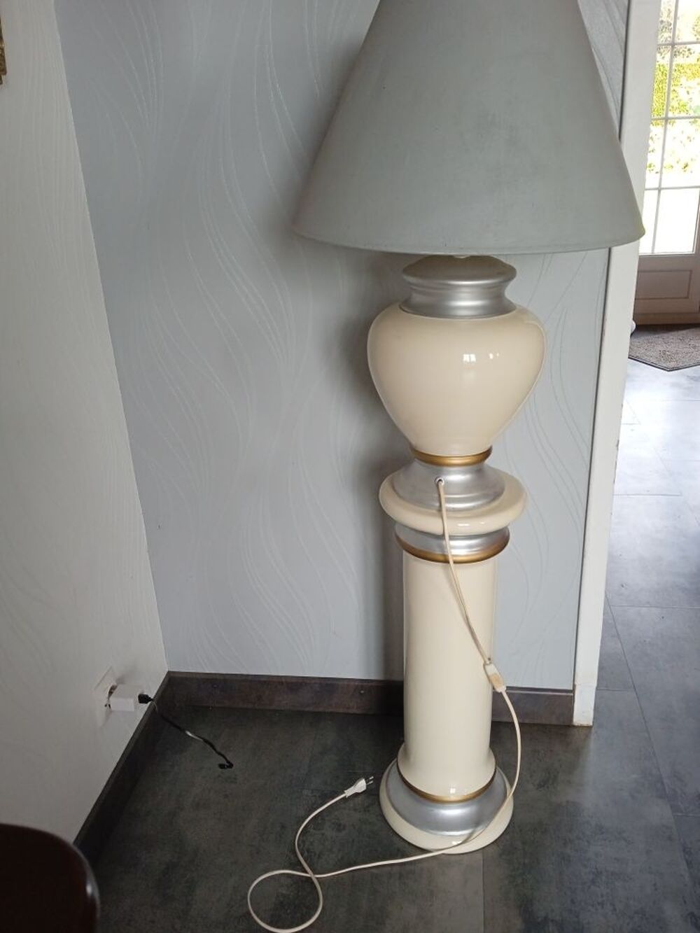 colonne et lampe Dcoration