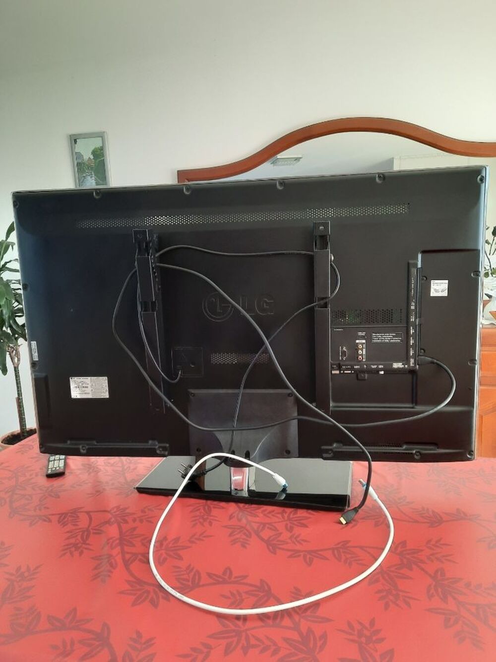 T&eacute;l&eacute;viseur connect&eacute; 3D &eacute;cran 120 cm. Photos/Video/TV