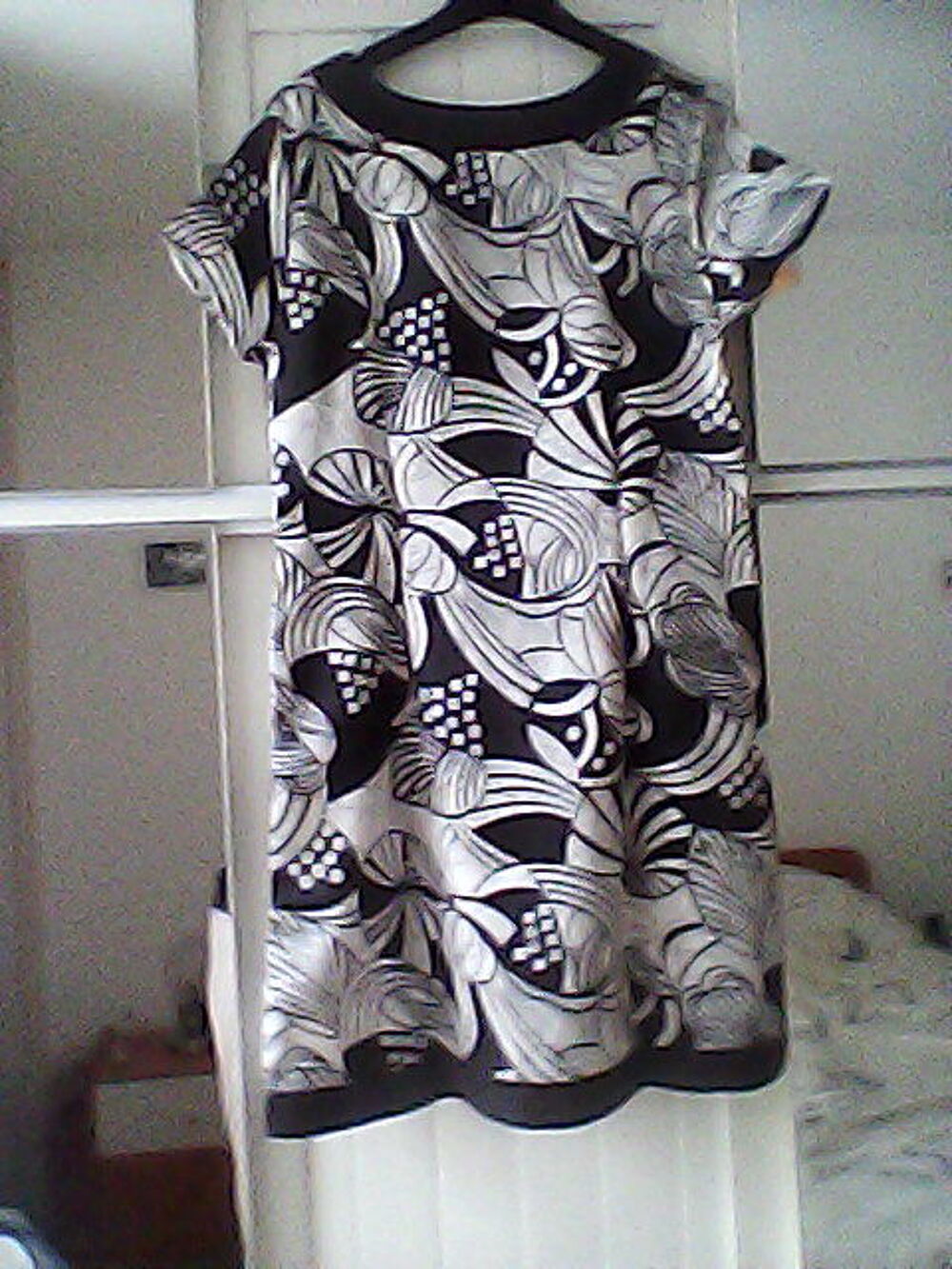 Belle robe neuve, Vêtements