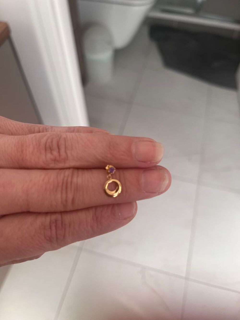 Boucles d'oreilles et am&eacute;thystes Bijoux et montres