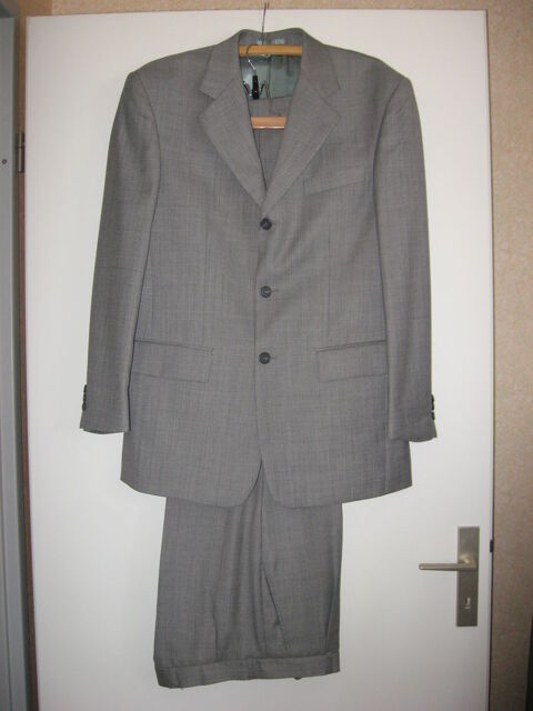 costume gris clair 40 Saint-Rmy (71)
