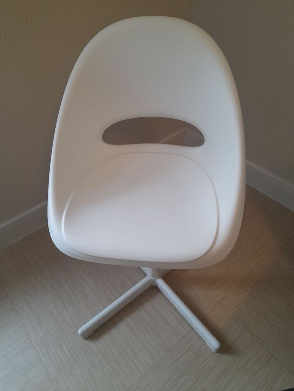 Bureau enfant + 1 chaise r&eacute;glable Ikea tr&egrave;s bon &eacute;tat Mobilier enfants