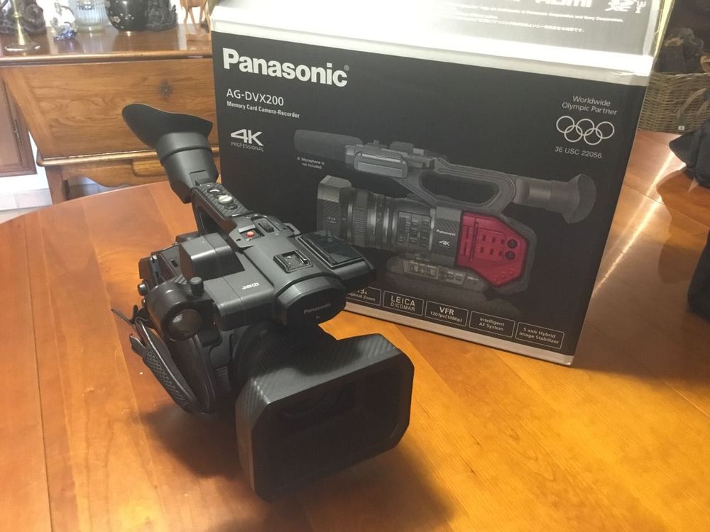 Panasonic AG-DVX200 - Camescope d'&eacute;paule 4K &agrave; objectif fixe Photos/Video/TV